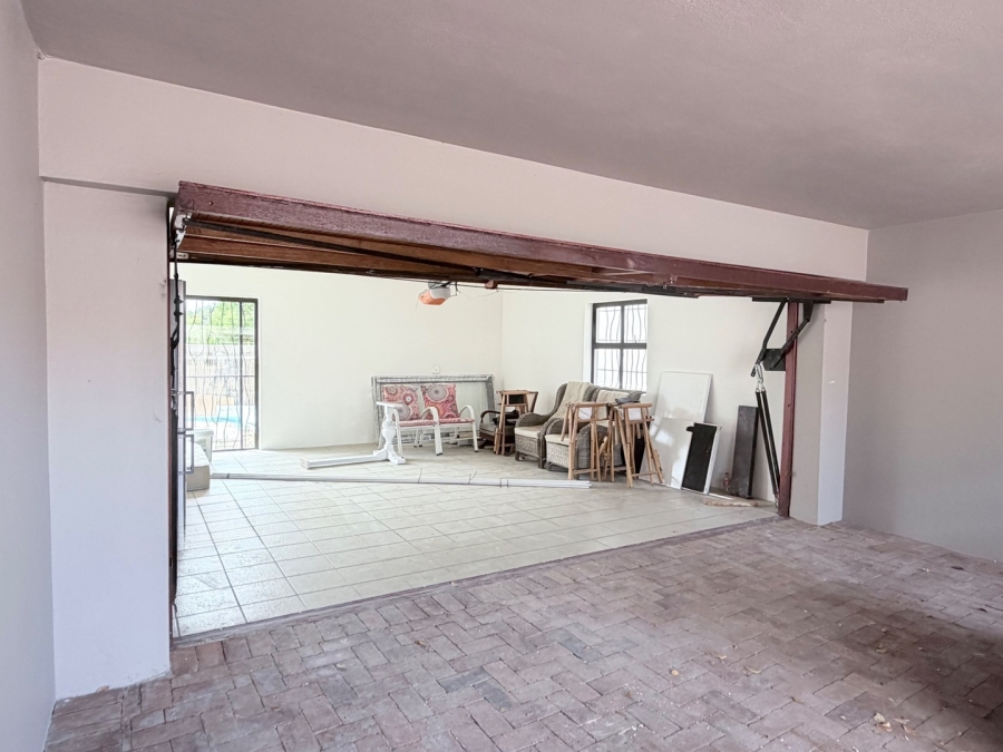 3 Bedroom Property for Sale in Bloubergstrand Western Cape